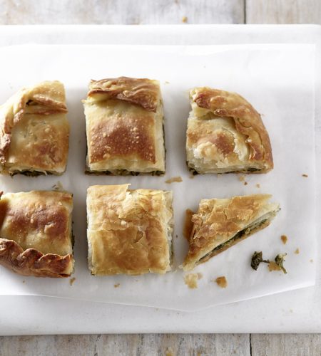 Σπανακόπιτα με χωριάτικο φύλλο